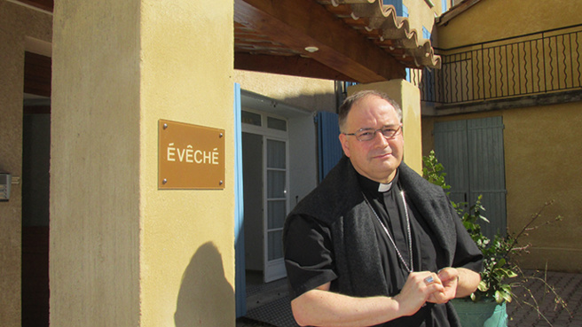 Des représentants de toutes les religions pour soutenir les familles des victimes à Seyne les Alpes Des représentants de toutes les religions pour soutenir les familles des victimes à Seyne les Alpes