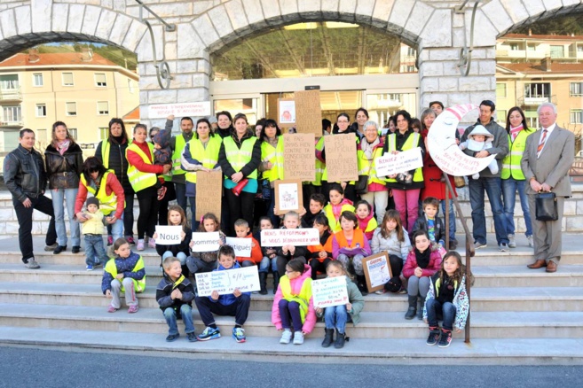 Une opération des parents d’élèves contre les rythmes scolaires à Sisteron ! Une opération des parents d’élèves contre les rythmes scolaires à Sisteron !