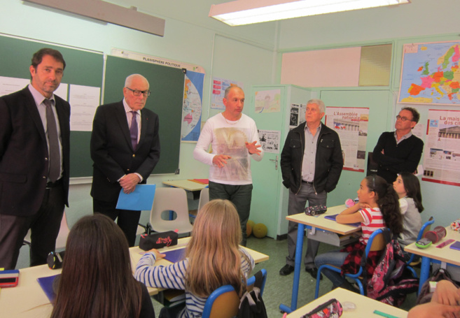 Le Député Castaner retourne dans son école primaire à Manosque. Le Député Castaner retourne dans son école primaire à Manosque.