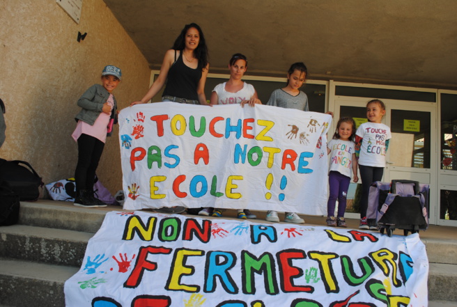 Fermeture de classe à l'école élémentaire de Volx : parents en colère ! Fermeture de classe à l'école élémentaire de Volx : parents en colère !