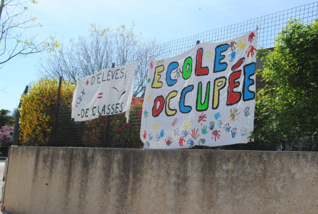 Fermeture de classe à l'école élémentaire de Volx : parents en colère ! Fermeture de classe à l'école élémentaire de Volx : parents en colère !