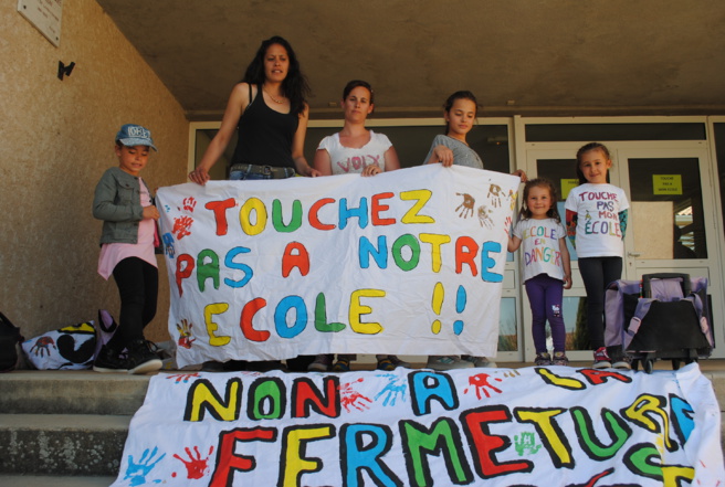 Fermeture de classe à l'école élémentaire de Volx : parents en colère ! Fermeture de classe à l'école élémentaire de Volx : parents en colère !