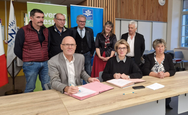 A Digne, signature d'une convention territoriale globale entre la CAF et PAA. A Digne, signature d'une convention territoriale globale entre la CAF et PAA.