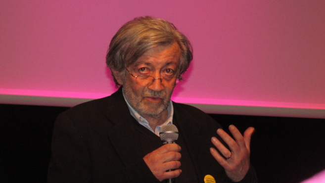 Raphaël Neal, un photographe filme la violence et l’adolescence. Raphaël Neal, un photographe filme la violence et l’adolescence.