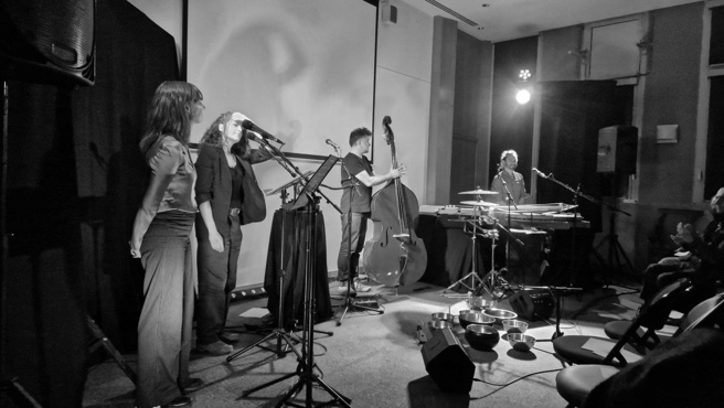 En voiture s'il vous plaît ! avec le collectif Autres choses inutiles. En voiture s'il vous plaît ! avec le collectif Autres choses inutiles.