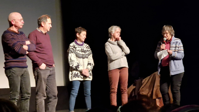 Retour sur la soirée de lancement de la BD 300 Millions d'années et un jour de Bernard Nicolas. Retour sur la soirée de lancement de la BD 300 Millions d'années et un jour de Bernard Nicolas.