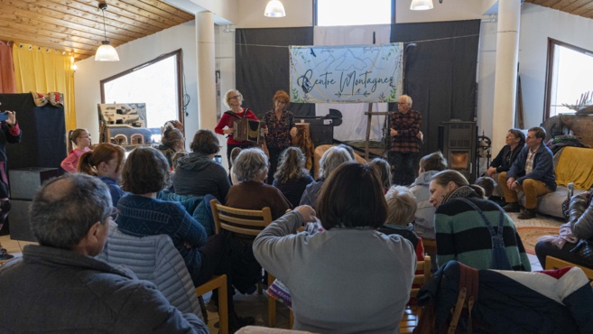 La Magie de Noël opère avec le Cercle des Conteurs du Briançonnais La Magie de Noël opère avec le Cercle des Conteurs du Briançonnais