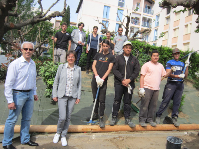 Quatre jeunes Manosquins qui ont la main verte ! Quatre jeunes Manosquins qui ont la main verte !