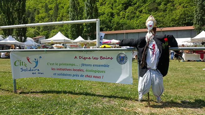 Cité Solidaire et soleil dans les jardins en fête à Digne Cité Solidaire et soleil dans les jardins en fête à Digne