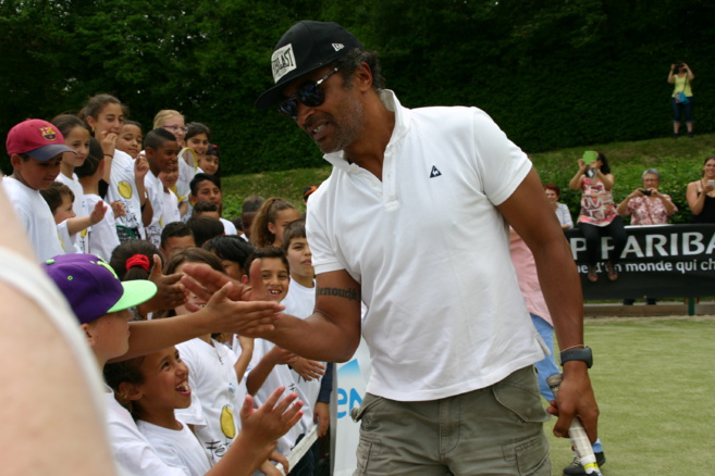 Yannick Noah encourage le tennis pour tous Yannick Noah encourage le tennis pour tous
