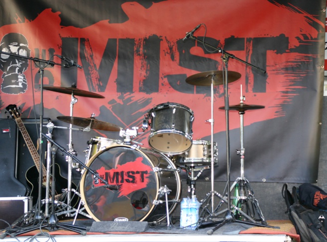 Ils aiment la musique qui a la pêche et le font savoir. Ils aiment la musique qui a la pêche et le font savoir.