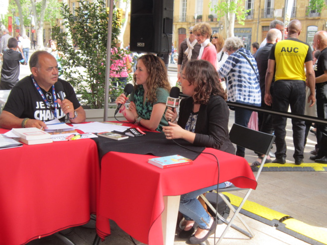 Sur le cours Mirabeau court la presse libre Sur le cours Mirabeau court la presse libre