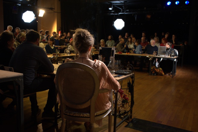 Les Métamorphoses, épopée à deux voix autour d'une grande tablée Les Métamorphoses, épopée à deux voix autour d'une grande tablée