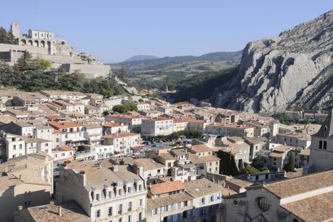 Contrairement à ce qu’a pu laisser comprendre France 2, Sisteron se porte bien ! Contrairement à ce qu’a pu laisser comprendre France 2, Sisteron se porte bien !