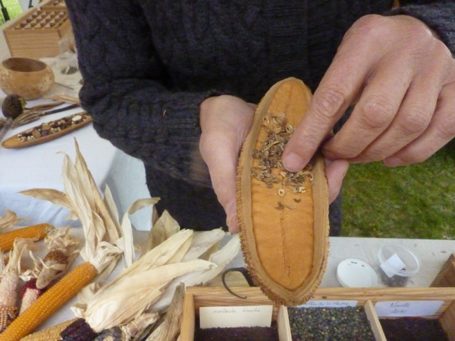 Les jardiniers ont échangé leurs graines à la Fête du Narcisse de La Martre dans le Var Les jardiniers ont échangé leurs graines à la Fête du Narcisse de La Martre dans le Var