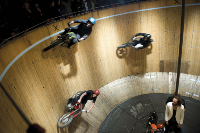Acrobaties motardes au théâtre de verdure de Gap Acrobaties motardes au théâtre de verdure de Gap