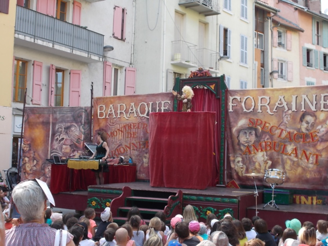 Un spectacle à l’humour incisif Un spectacle à l’humour incisif