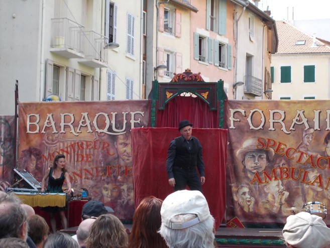 Un spectacle à l’humour incisif Un spectacle à l’humour incisif