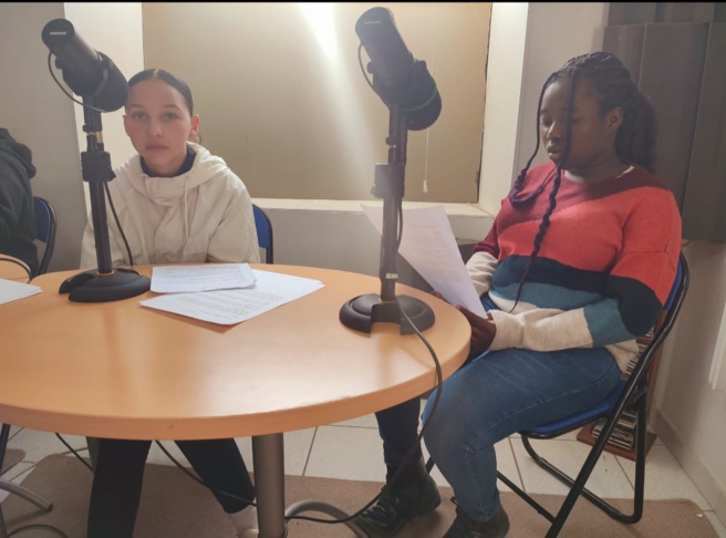 Une émission spéciale, réalisée et animée par les élèves du club journal du collège du Mont d'Or de Manosque Une émission spéciale, réalisée et animée par les élèves du club journal du collège du Mont d'Or de Manosque