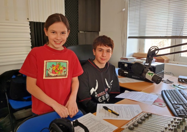 Une émission spéciale, réalisée et animée par les élèves du club journal du collège du Mont d'Or de Manosque Une émission spéciale, réalisée et animée par les élèves du club journal du collège du Mont d'Or de Manosque