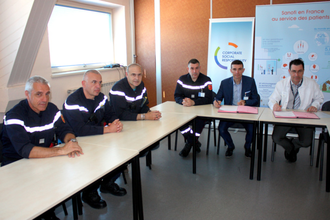 Une nouvelle convention de partenariat lie le SDIS 04 et Sanofi ! Une nouvelle convention de partenariat lie le SDIS 04 et Sanofi !
