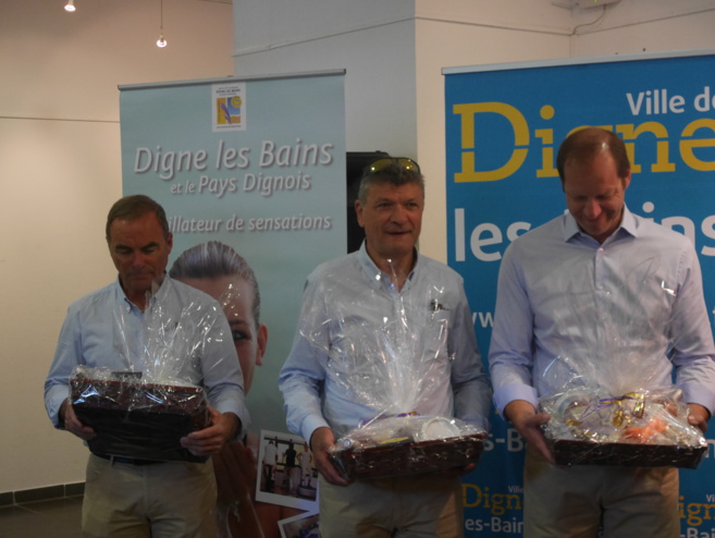 La petite reine dans la roue de Bernard Thévenet et Bernard Hinault La petite reine dans la roue de Bernard Thévenet et Bernard Hinault