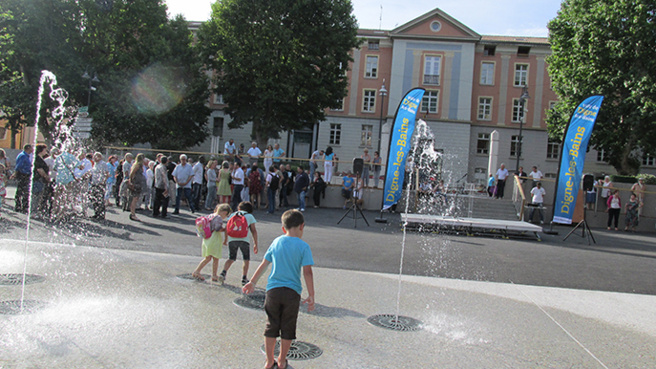 La place du Général de Gaulle inaugurée en musique La place du Général de Gaulle inaugurée en musique