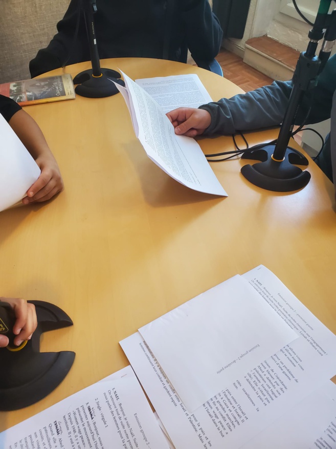 Emission du Collège Jean Giono de Manosque sur le thème de l'engagement Emission du Collège Jean Giono de Manosque sur le thème de l'engagement