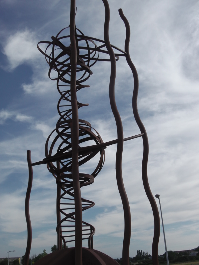 La statue de la connaissance universelle du lycée des métiers Martin-Bret La statue de la connaissance universelle du lycée des métiers Martin-Bret