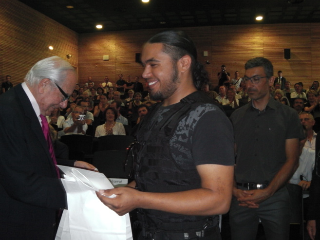 La statue de la connaissance universelle du lycée des métiers Martin-Bret La statue de la connaissance universelle du lycée des métiers Martin-Bret