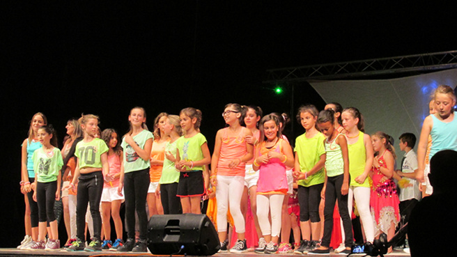 Les élèves de piano et de danse de l’école du sous-sol ont ravi le public dignois. Les élèves de piano et de danse de l’école du sous-sol ont ravi le public dignois.