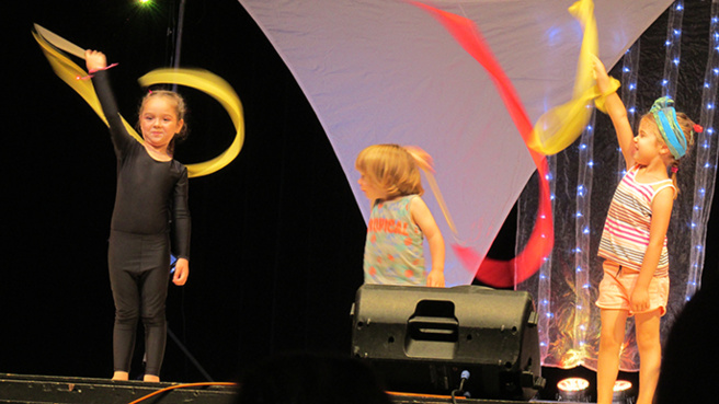 Les élèves de piano et de danse de l’école du sous-sol ont ravi le public dignois. Les élèves de piano et de danse de l’école du sous-sol ont ravi le public dignois.