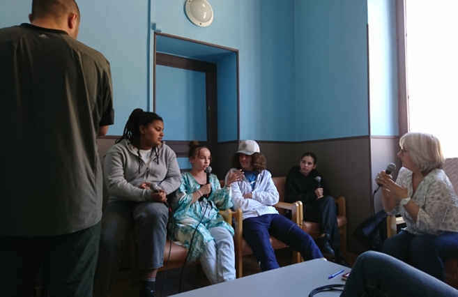 Plateau délocalisé et table ronde avec Fréquence Mistral - Maëlys - Mathias - Félicia - Melina - Sylvie Brousse et Rémi Pouyllau Plateau délocalisé et table ronde avec Fréquence Mistral - Maëlys - Mathias - Félicia - Melina - Sylvie Brousse et Rémi Pouyllau