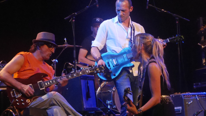 Ej@mslive a fêté la guitare et les cordes… Ej@mslive a fêté la guitare et les cordes…