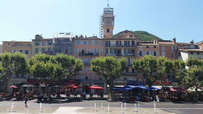 A Digne-les-Bains, Tout est prêt pour l'accueil du Tour de France. A Digne-les-Bains, Tout est prêt pour l'accueil du Tour de France.