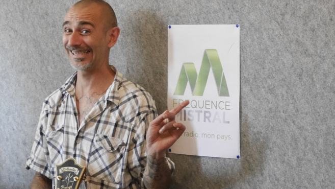 Jean-Michel Di Scala haut en couleurs et ses créations de guitares Jean-Michel Di Scala haut en couleurs et ses créations de guitares