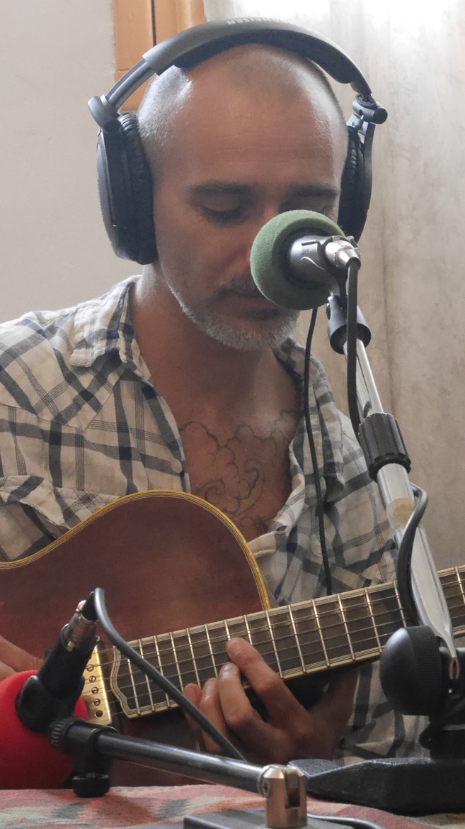 Jean-Michel Di Scala haut en couleurs et ses créations de guitares Jean-Michel Di Scala haut en couleurs et ses créations de guitares