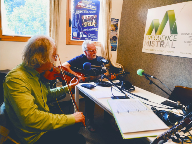 Pascal au violon et Jean-Marc Tomaselli Pascal au violon et Jean-Marc Tomaselli