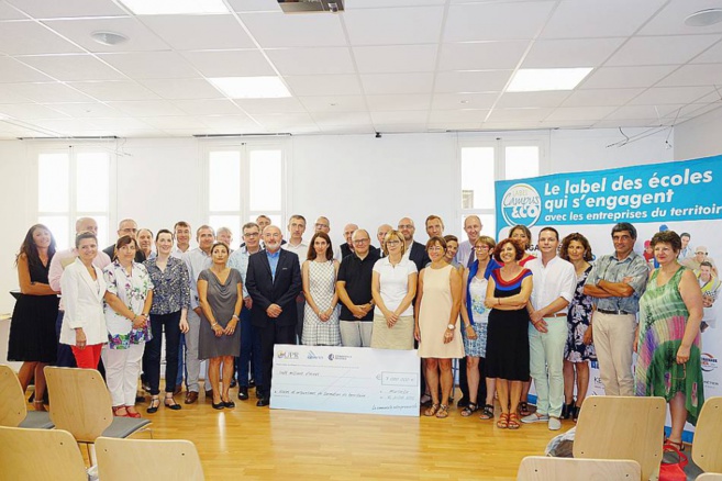 Les entreprises de PACA s’unissent pour soutenir les écoles de notre territoire. Les entreprises de PACA s’unissent pour soutenir les écoles de notre territoire.