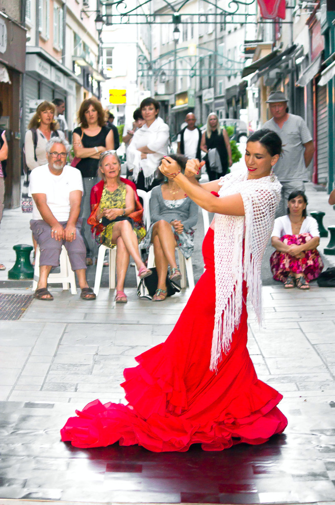 Le temps d’une étreinte, spectacle de rue pour faire chavirer les cœurs ! Le temps d’une étreinte, spectacle de rue pour faire chavirer les cœurs !