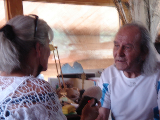 Rencontre avec le Père Guy Gilbert à la ferme de Faucon dans les Gorges du Verdon Rencontre avec le Père Guy Gilbert à la ferme de Faucon dans les Gorges du Verdon