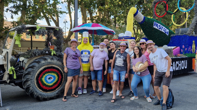 Créér un char pour le Corso : C'est beaucoup de travail mais toujours dans la bonne humeur ! Créér un char pour le Corso : C'est beaucoup de travail mais toujours dans la bonne humeur !
