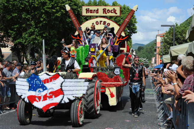 Un apéritif convivial pour dresser le bilan du Corso de la Lavande. Un apéritif convivial pour dresser le bilan du Corso de la Lavande.