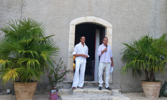 Les propriétaires du château de Lardiers récompensés par la Fondation de Patrimoine de France pour la rénovation de leur bâtisse. Les propriétaires du château de Lardiers récompensés par la Fondation de Patrimoine de France pour la rénovation de leur bâtisse.