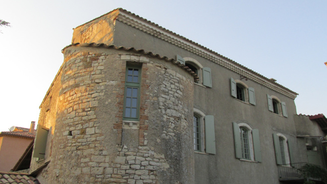 Les propriétaires du château de Lardiers récompensés par la Fondation de Patrimoine de France pour la rénovation de leur bâtisse.