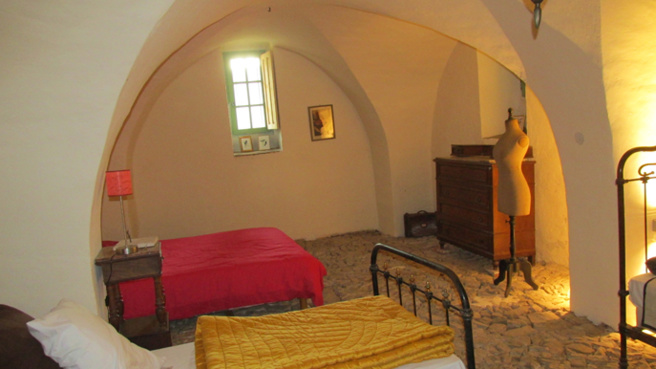 Les propriétaires du château de Lardiers récompensés par la Fondation de Patrimoine de France pour la rénovation de leur bâtisse. Les propriétaires du château de Lardiers récompensés par la Fondation de Patrimoine de France pour la rénovation de leur bâtisse.