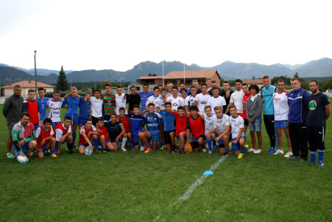 Le rugby est roi actuellement en Angleterre et à Sisteron il fait lever les foules ! Le rugby est roi actuellement en Angleterre et à Sisteron il fait lever les foules !