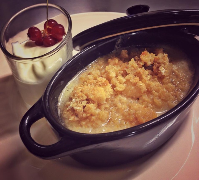 crumble aux poires et miel de Mézel@facebook Frédéric Payan crumble aux poires et miel de Mézel@facebook Frédéric Payan