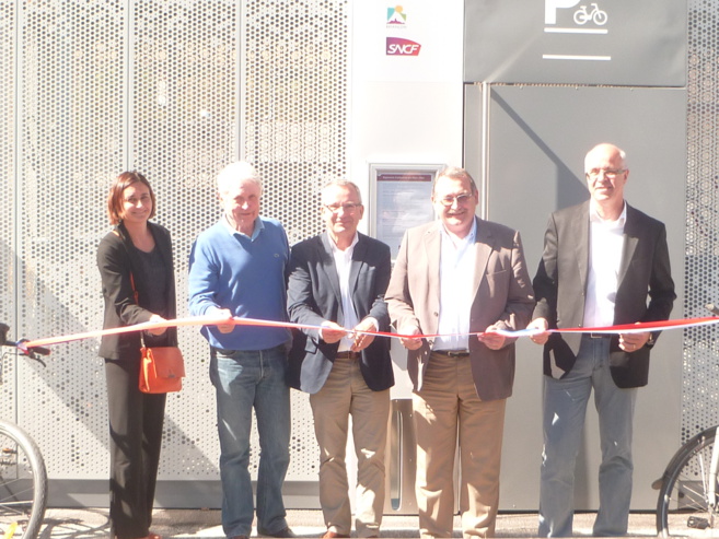 Inauguration du nouvel abri à vélo à la gare de Briançon en présence de Jean-Yves Petit Inauguration du nouvel abri à vélo à la gare de Briançon en présence de Jean-Yves Petit