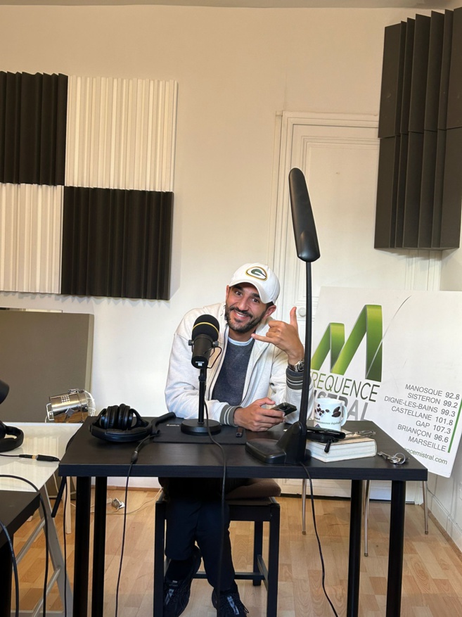 Achraf humoriste singulier et créateur du Vauban Comedy Club ! Achraf humoriste singulier et créateur du Vauban Comedy Club !